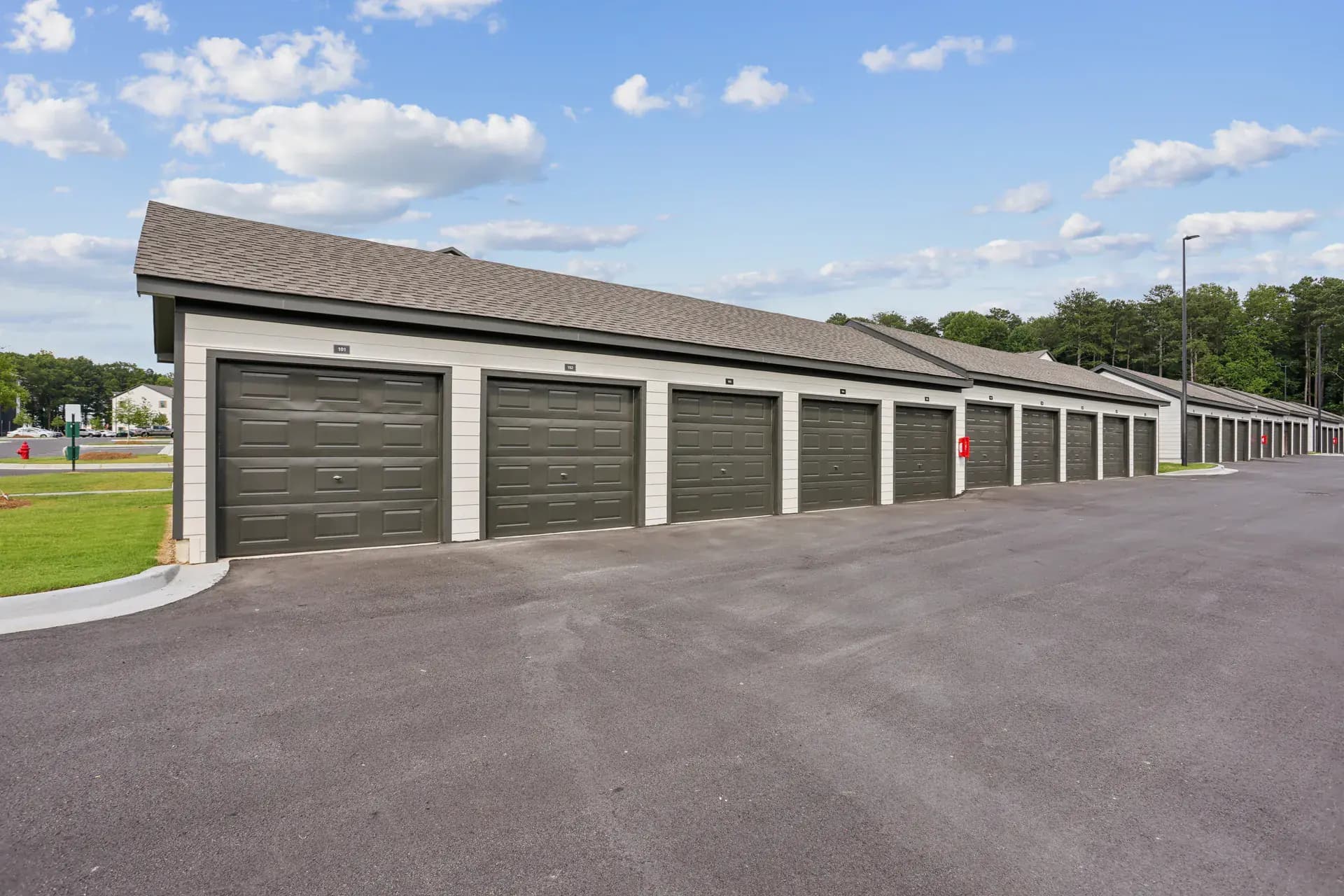 Garages exterior at a Pointe Grand community