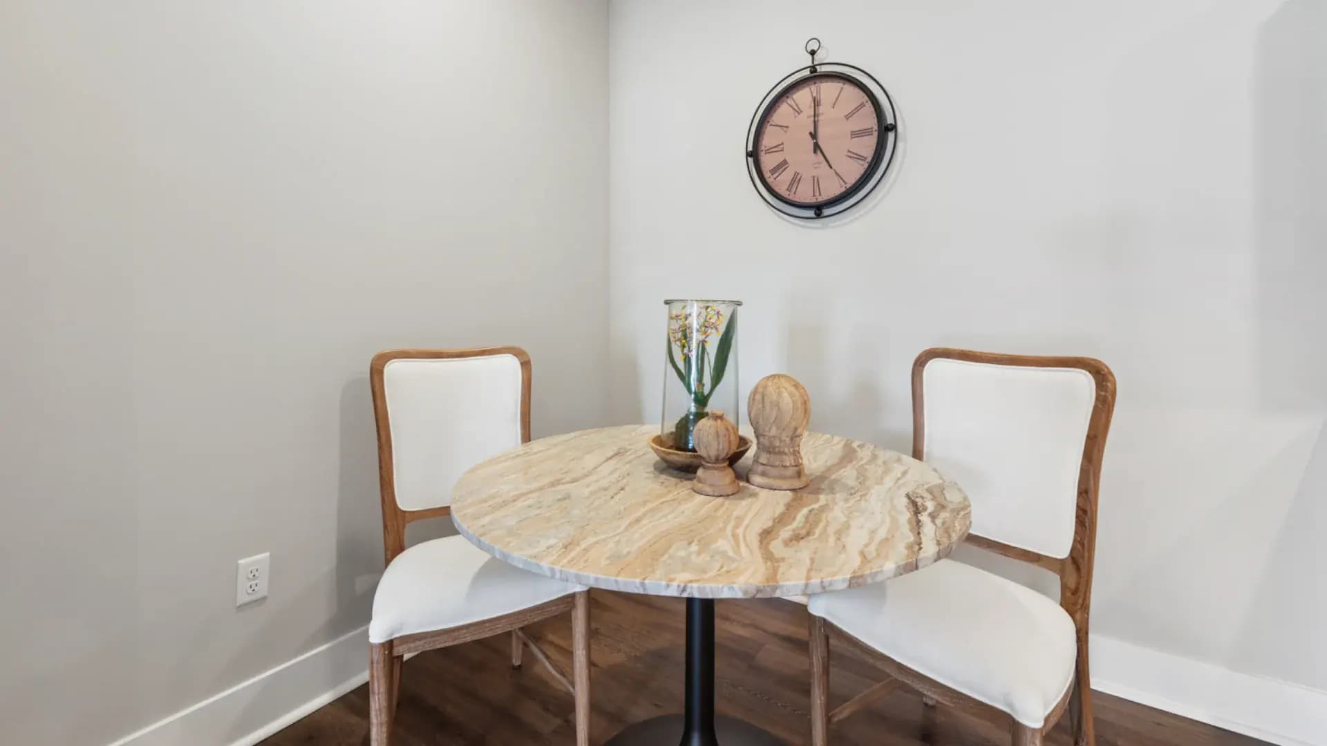 Dining area in a Pointe Grand apartment home