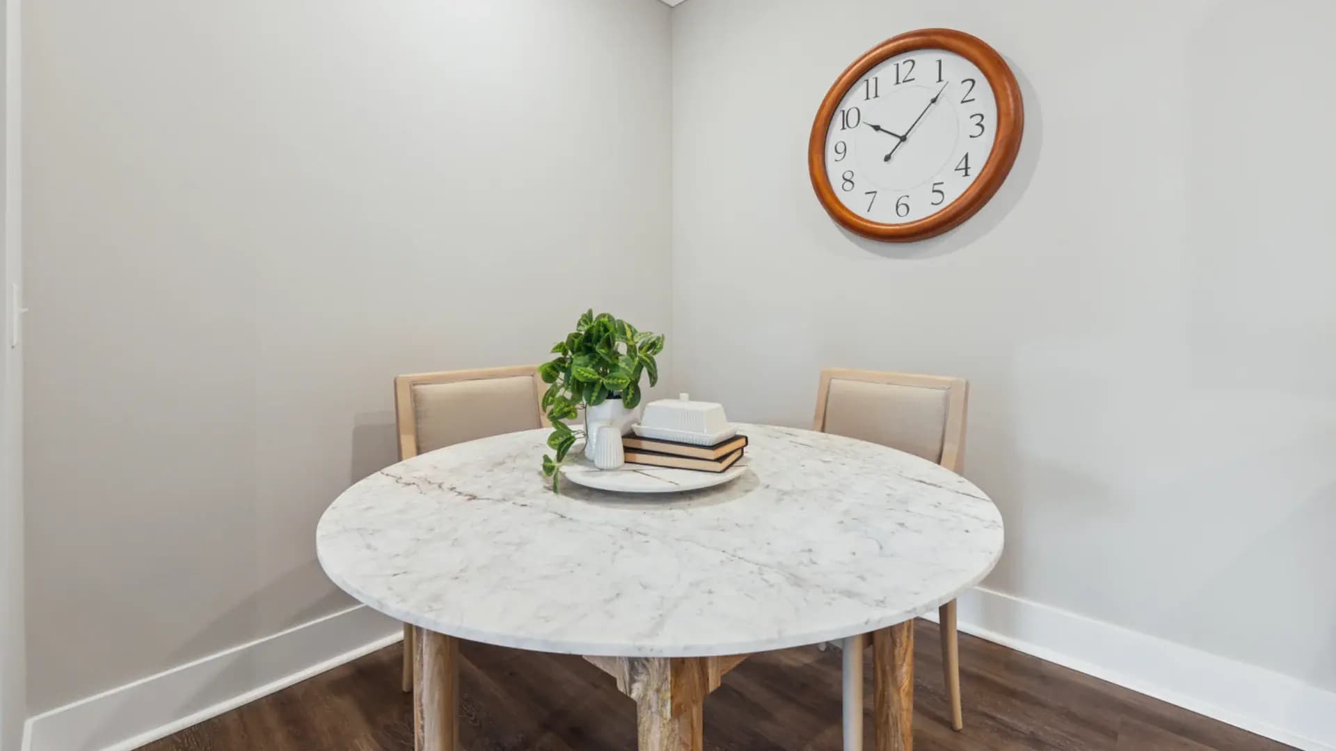 Dining area in a Pointe Grand apartment home